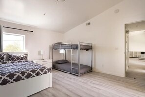 1 bedroom, desk, WiFi, bed sheets