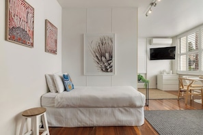 Iron/ironing board, free WiFi, bed sheets