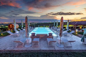 Piscine extérieure (ouverte en saison)