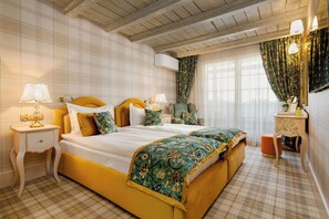 Rom – panorama | Sengetøy av topp kvalitet, minibar, safe på rommet og skrivebord