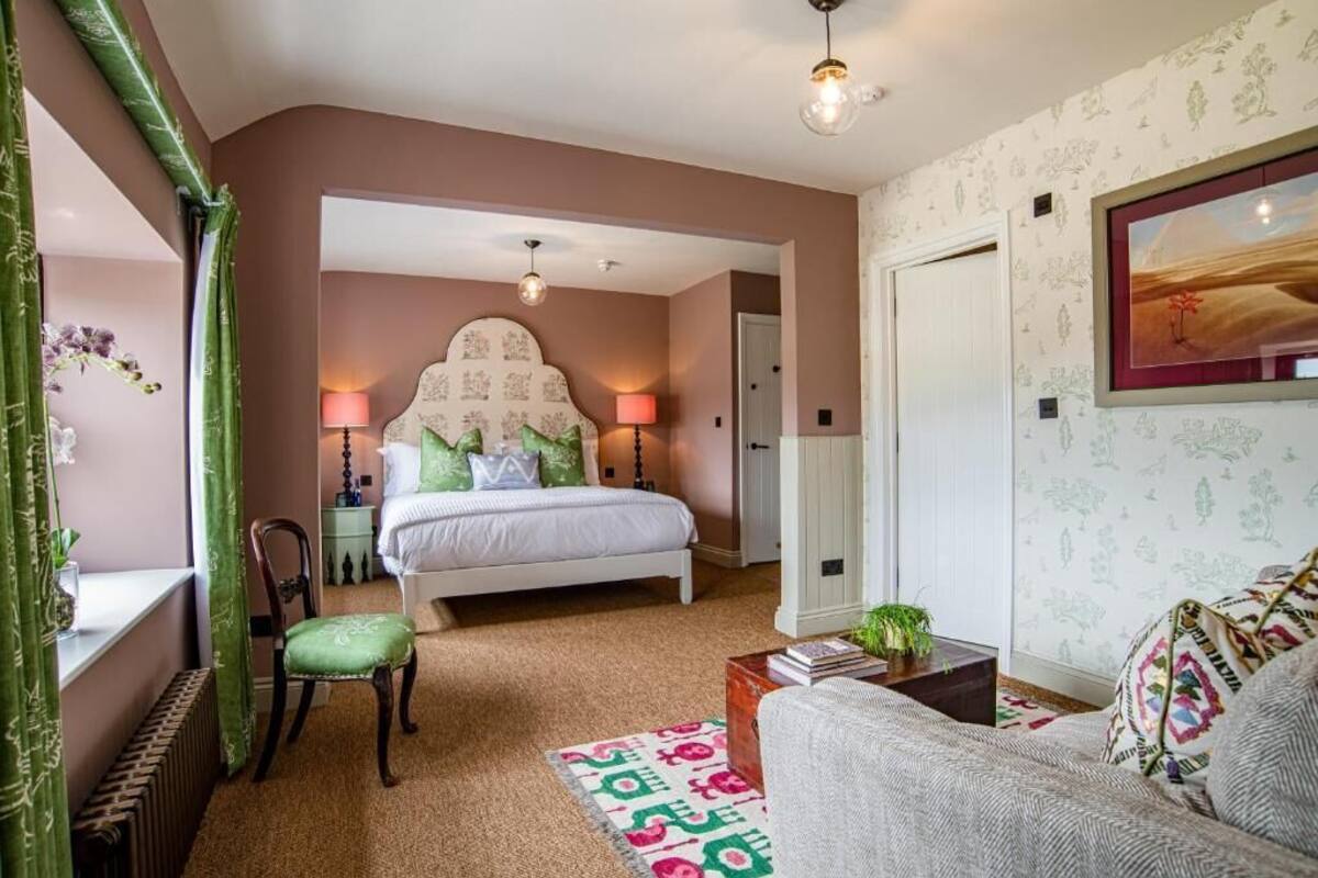 Luxury Suite | 1 bedroom, desk, soundproofing, WiFi (free)