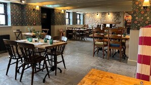 Restaurant - The White Lion (Cowbridge)