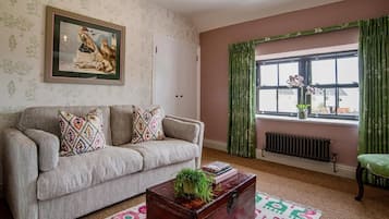 Luxury Suite | 1 bedroom, individually decorated, individually furnished, desk