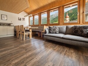 TV - In the Center of Neustift - TWO Bedroom Apartment - sleeps 6 (Neustift im Stubaital)