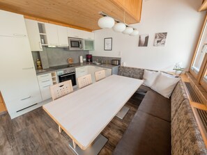 Fridge, oven, dishwasher, coffee/tea maker