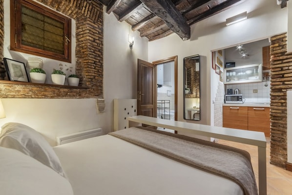 1 habitación, tabla de planchar con plancha y wifi