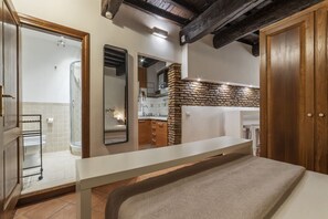 Shower, hair dryer, bidet - GuestHost - Heart of Trastevere Mini APT (Rome)
