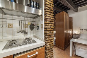 Fridge, microwave, stovetop - Heart of Trastevere Mini APT (Roma)
