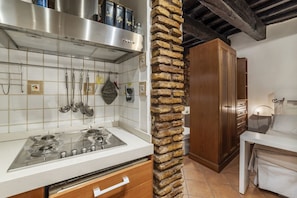 Refrigerador, microondas y parrilla de estufa