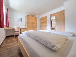 2 Schlafzimmer, Reisekinderbett, kostenloses WLAN, Bettwäsche