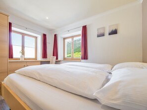 2 quartos, berço de viagem, Wi-Fi de cortesia, roupa de cama