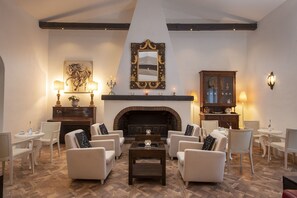 Bar (on property) - Villa Cavalieri Country Hotel (Pula)