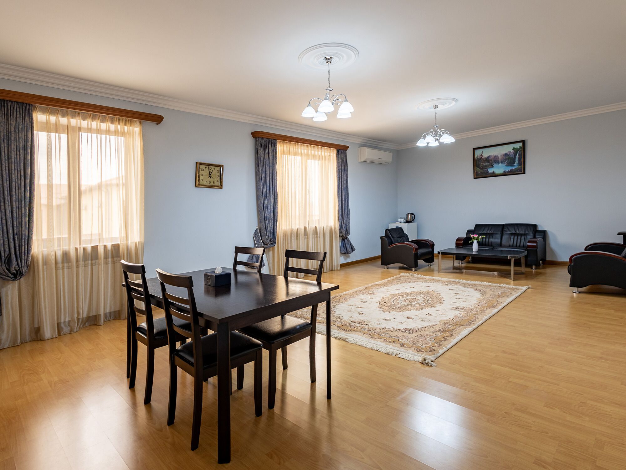 deluxe double room, 1 bedroom | living area | 32-inch tv with cable channels, dvd player, pay films