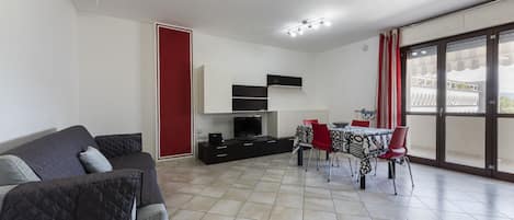 City Apartment | Living area
