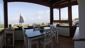 Dining - Romántica Villa de 96 m con Exteriores Llenos de Naturaleza (Breña Alta San Isidro)