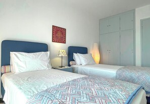 2 chambres, fer et planche à repasser, accès au Wi-Fi (inclus)
