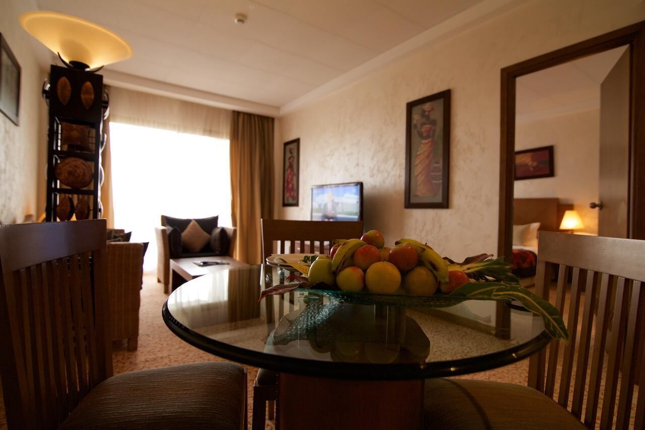 Minibar, coffres-forts dans les chambres, rideaux occultants