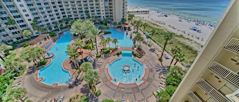 Een binnenzwembad, een verwarmd zwembad