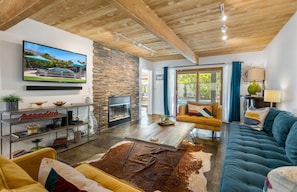 Smart TV y chimenea