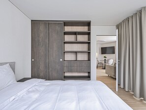 Superior Apartment | Ropa de cama de alta calidad y caja de seguridad en la habitación
