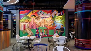 Lobby-lounge