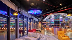 Lobby-lounge