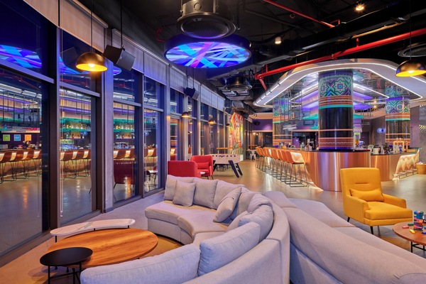 Lobby lounge