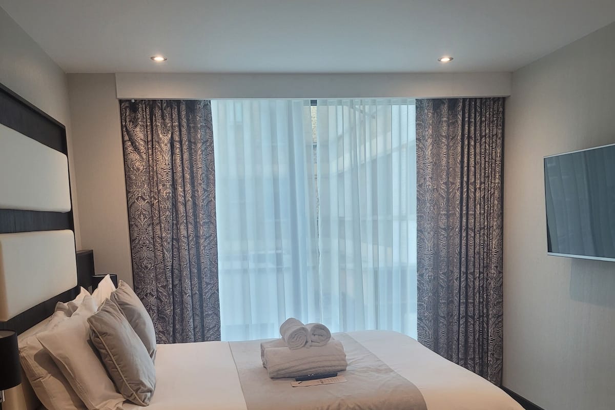City-Doppelzimmer | 1 Schlafzimmer, Zimmersafe, Schreibtisch, laptopgeeigneter Arbeitsplatz