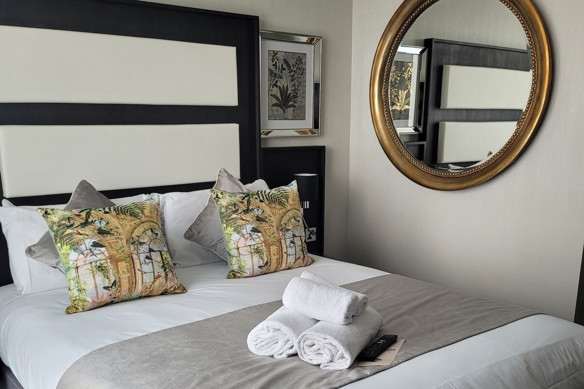 In-room safe, desk, laptop workspace, blackout drapes