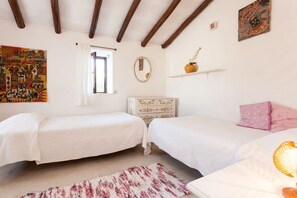 2 quartos, berço de viagem, Wi-Fi de cortesia, roupa de cama