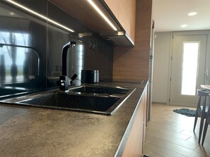 빌라 | 전용 주방 | 냉장고, 전자레인지, 오븐, 쿡탑