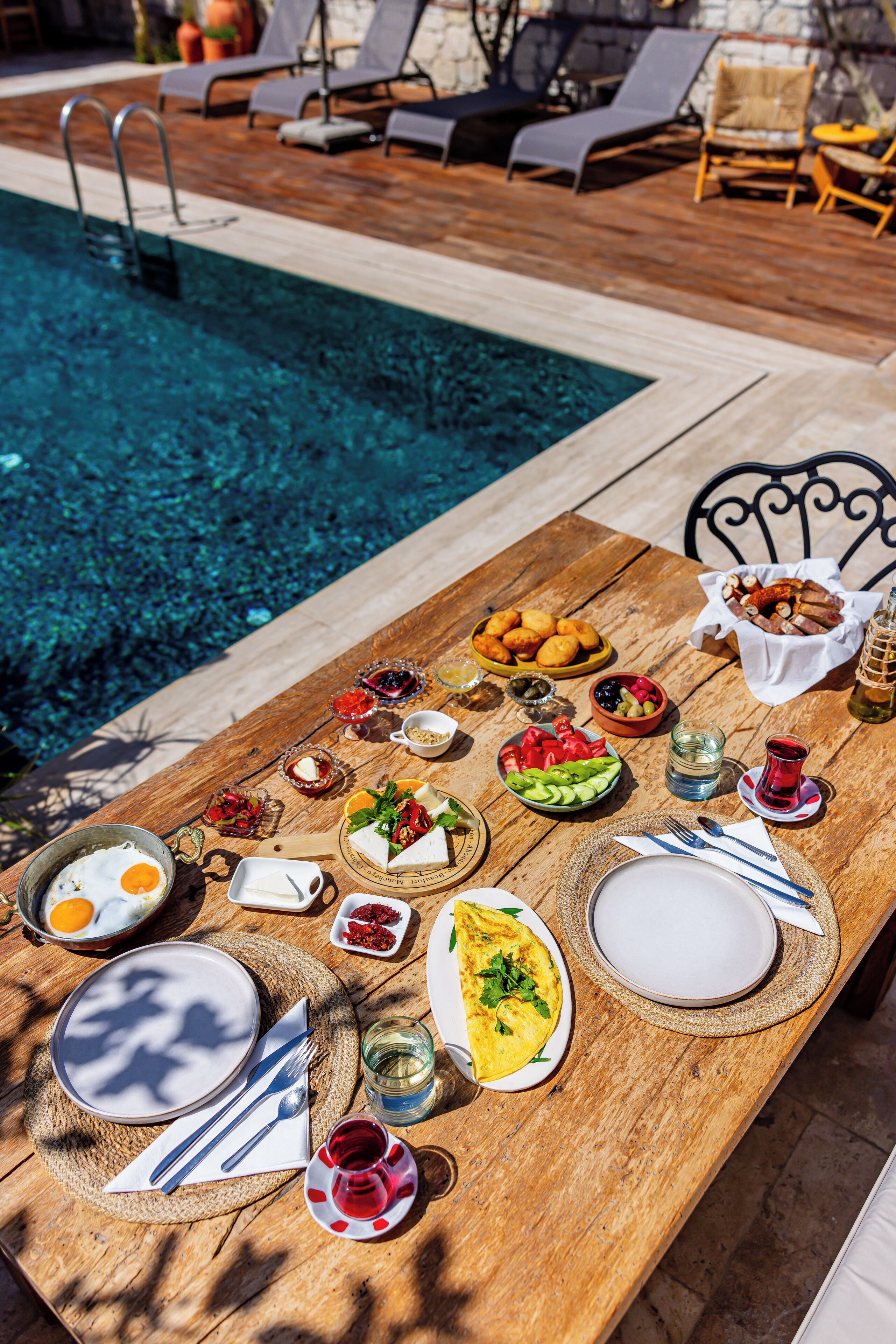 Free daily local cuisine breakfast 