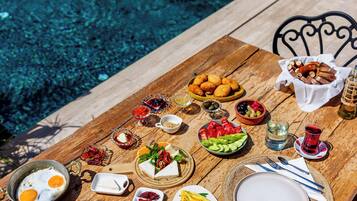 Free daily local cuisine breakfast