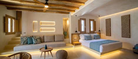 Habitación triple superior | Ropa de cama de alta calidad y minibar