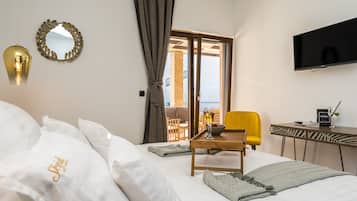 3 bedrooms, in-room safe, free cots/infant beds, bed sheets