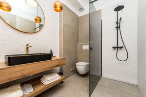 Shower, towels