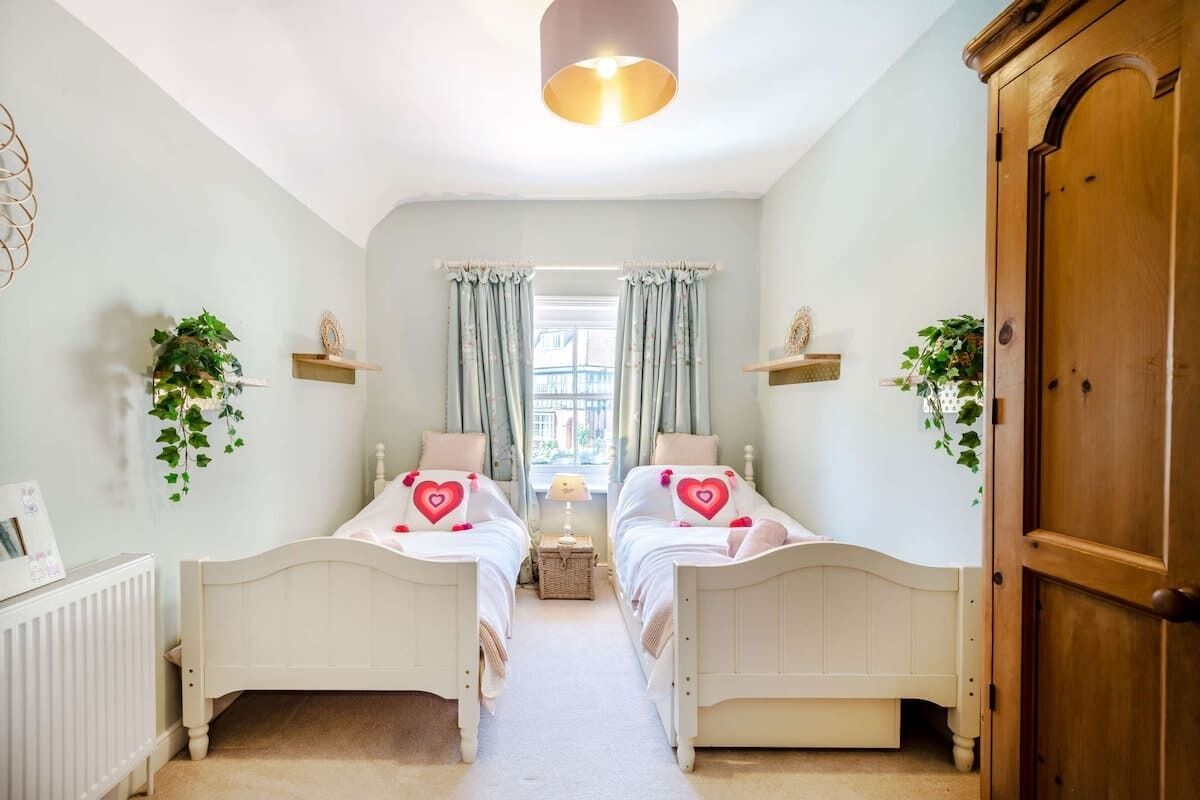 Iron/ironing board, travel crib, free WiFi, bed sheets