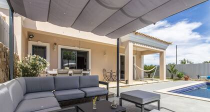 Villa Maya | 3 Bedrooms | Modern | Almancil