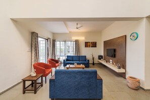 300-英寸纯平电视（配备有线频道）