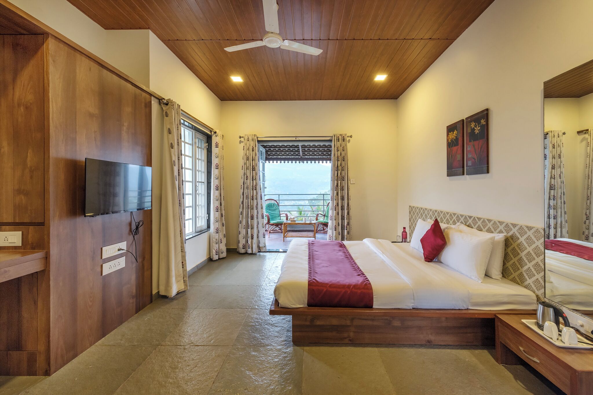 4 bedrooms, pillowtop beds, free WiFi, bed sheets