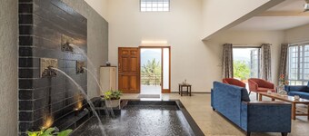 CosmicStays GreyStone Villa Mountain View & Dam