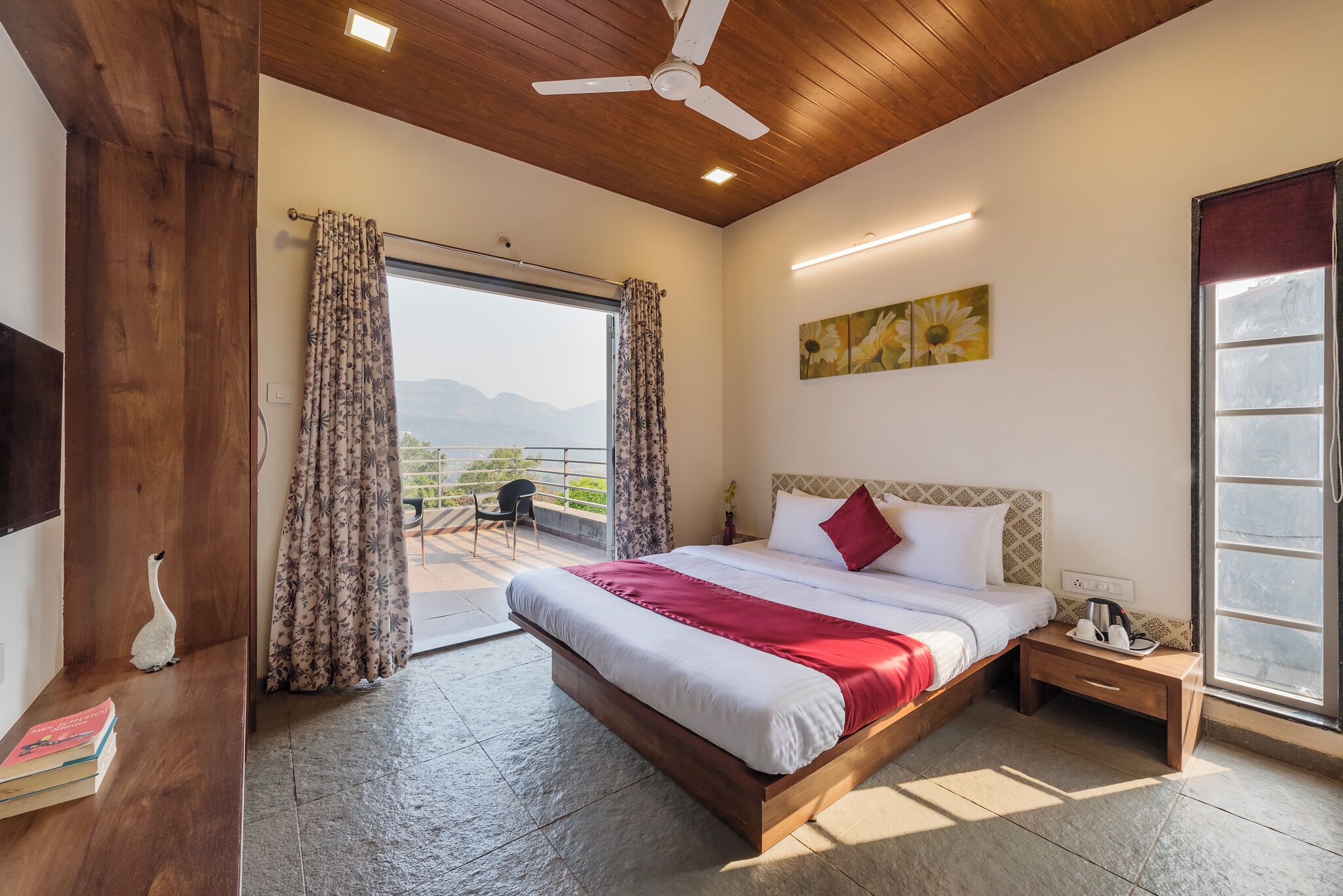 4 phòng ngủ, nệm có lớp đệm bông, truy cập Internet không dây miễn phí 