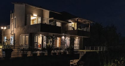 CosmicStays GreyStone Villa Mountain View & Dam