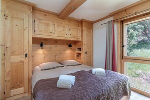 2 bedrooms, iron/ironing board, Internet, bed sheets - Two bedroom apartment, recently renovated with great style.<br><br>The apartment is distributed as follo (Verbier)