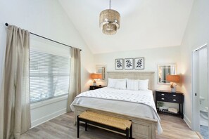 6 bedrooms, iron/ironing board, free WiFi, bed sheets