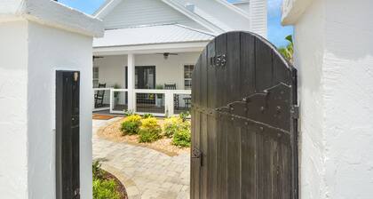 Island Attitude - 6 bed/5 bath home- Private Pool!