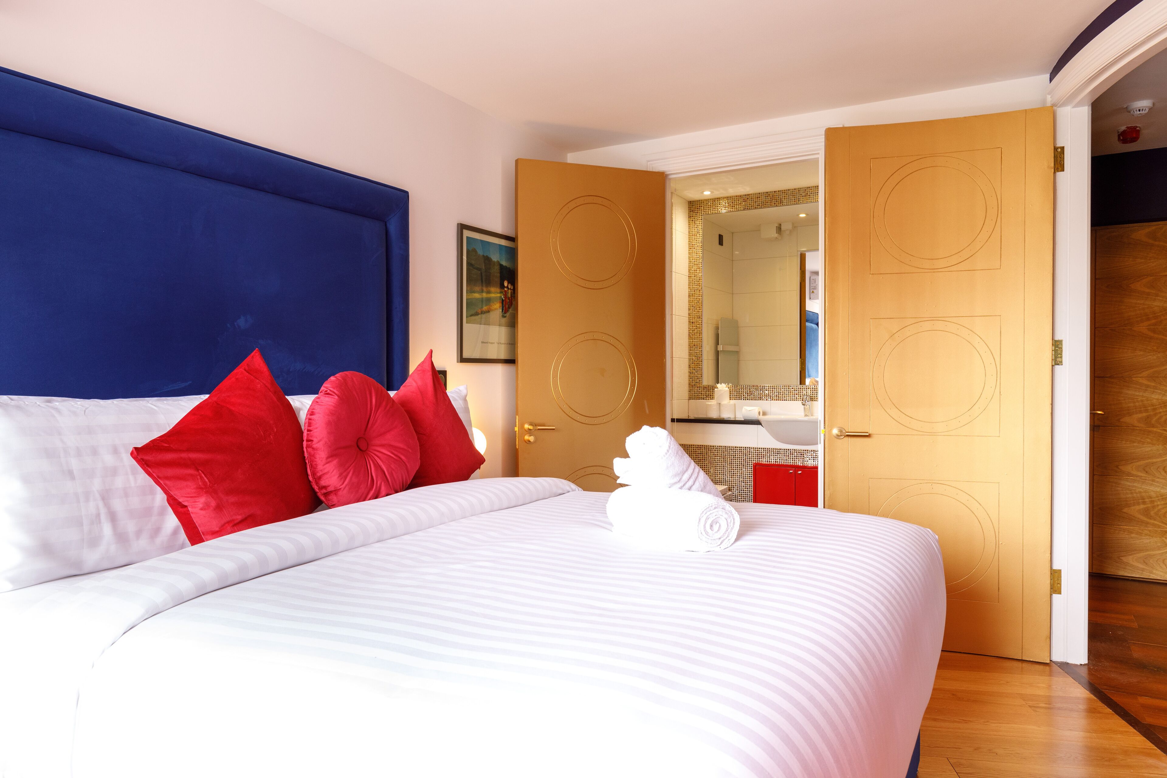 3 bedrooms, in-room safe, desk, iron/ironing board