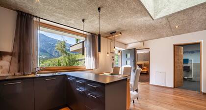 Ferienwohnung 'Chalet Riad 2' mit Bergblick und Garten bei Meran