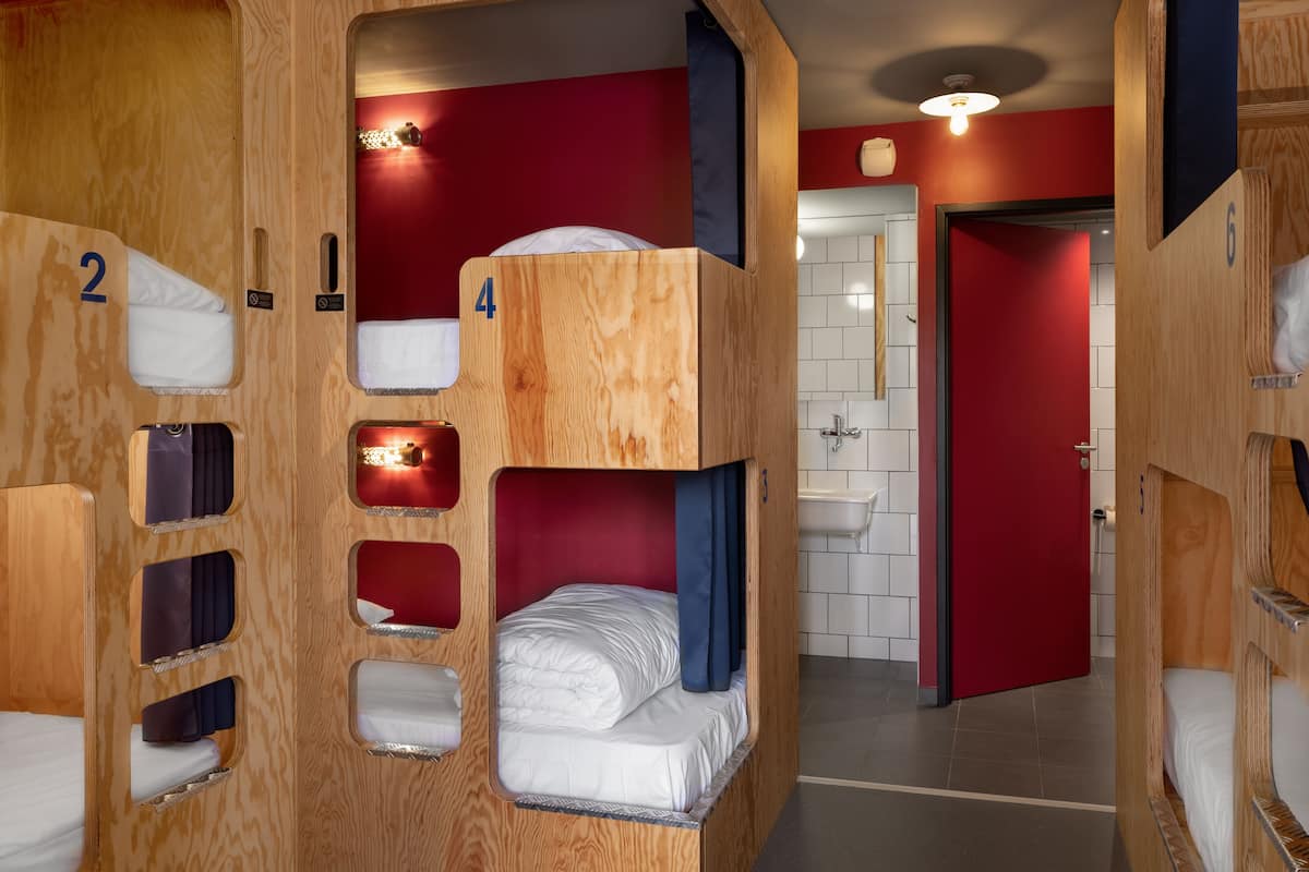 Laptop workspace, soundproofing, free WiFi, bed sheets