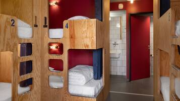 Een laptopwerkplek, geluiddichte muren, gratis wifi, beddengoed